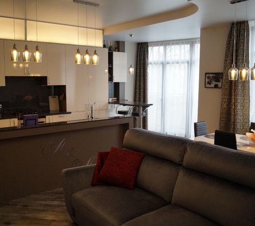 Four-room spacious apartment in an elite area