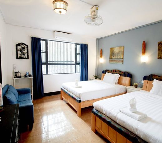 1m Hotel