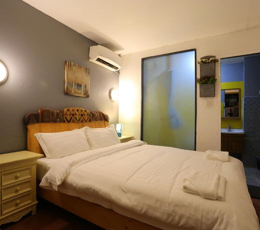 1m Hotel
