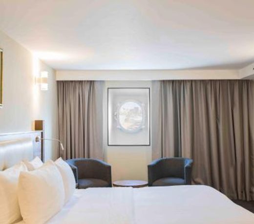 Queen Elizabeth 2 Hotel