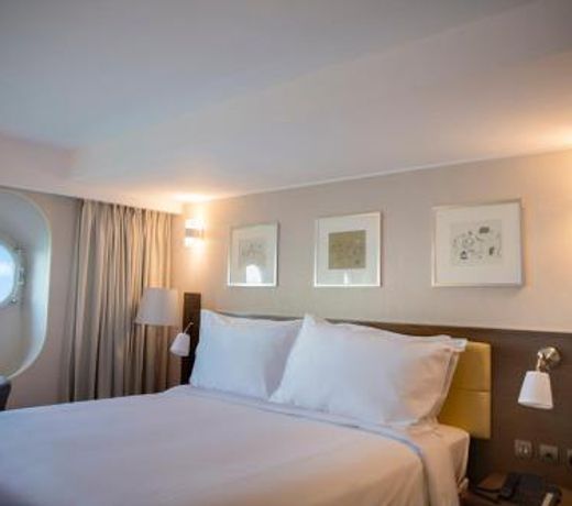 Queen Elizabeth 2 Hotel