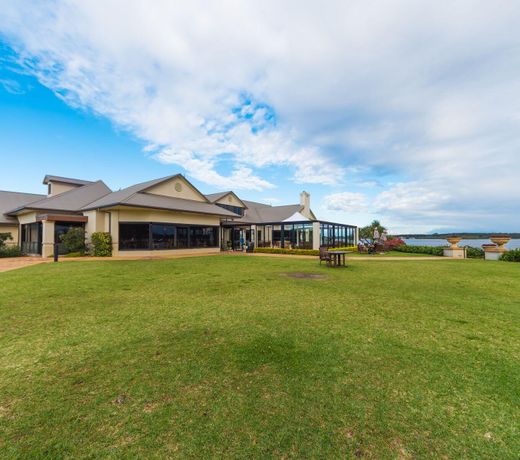 Harrington River Lodge
