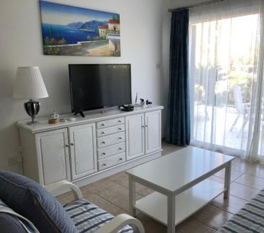 Modern, pool-side 2 bedroomed apartment