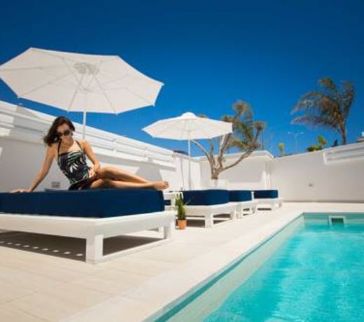 Hotel Napa Suites (Adults Only)