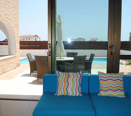 Narcissos Villa Thekla