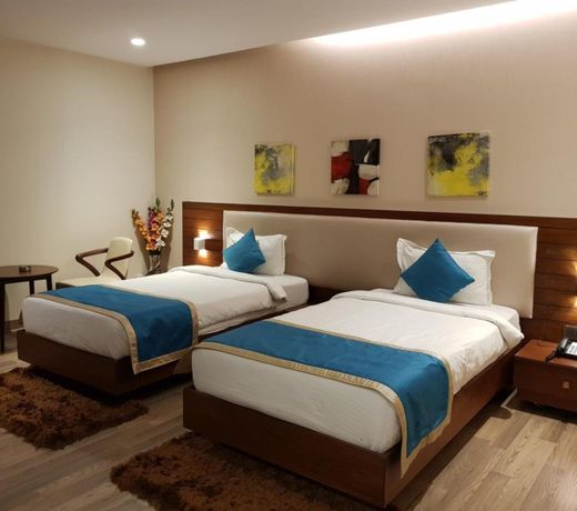 M crown Hotel