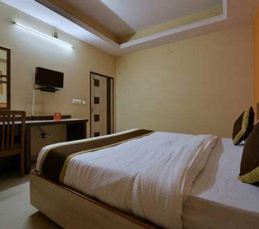 OYO 11923 Hotel Rajdhani Palace