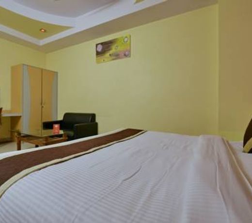 OYO 11923 Hotel Rajdhani Palace