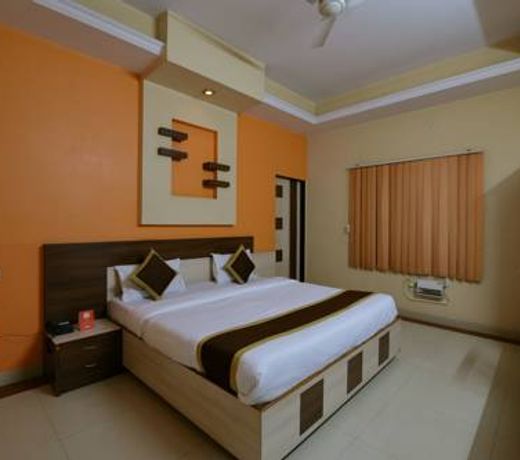 OYO 11923 Hotel Rajdhani Palace