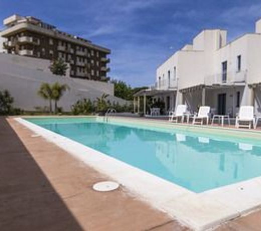 La Dolce Vita, Piscina e Mare