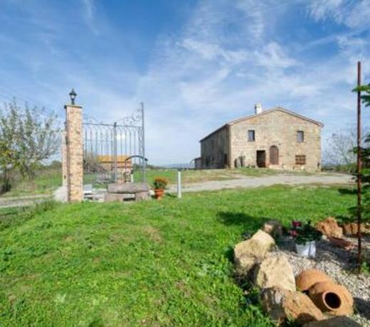 Casavacanze Pergolino del XVIII secolo immersa nel verde