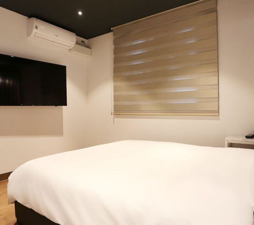 Louis Hotel