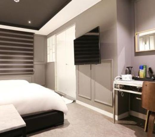 Louis Hotel