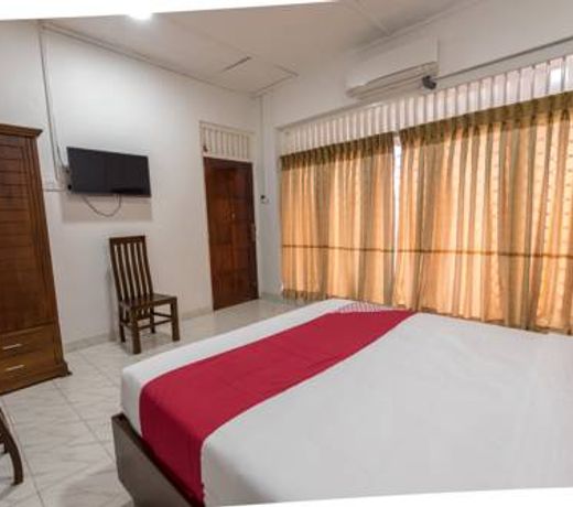 OYO 102 Metro Marine Drive Hotel