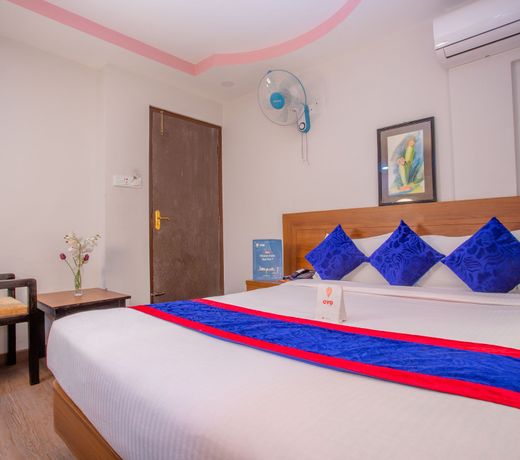 OYO 136 Hotel Om Plaza