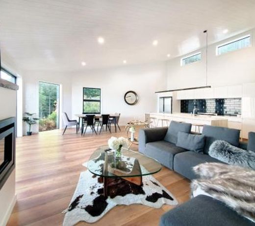 Luxe House with View