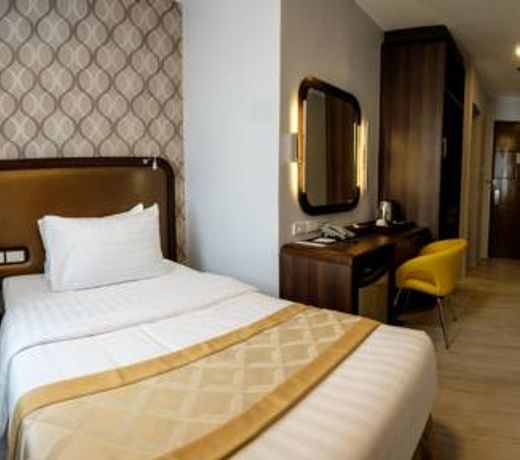 One Central Hotel & Suites - Multiple Use Hotel