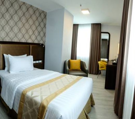 One Central Hotel & Suites - Multiple Use Hotel