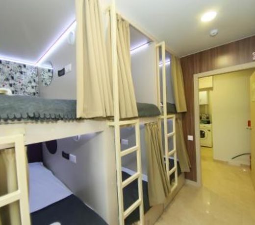 Kupe Capsule Hotel & Hostel