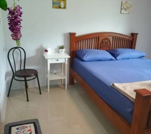 Mea-Porn Hostel