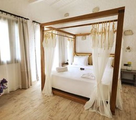Alachi Hotel