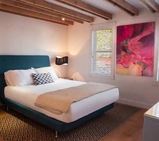 Gallery Hotel