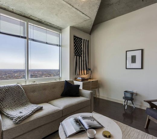 Charming 2BR w/ Pool + Gym in Uptown Charlotte