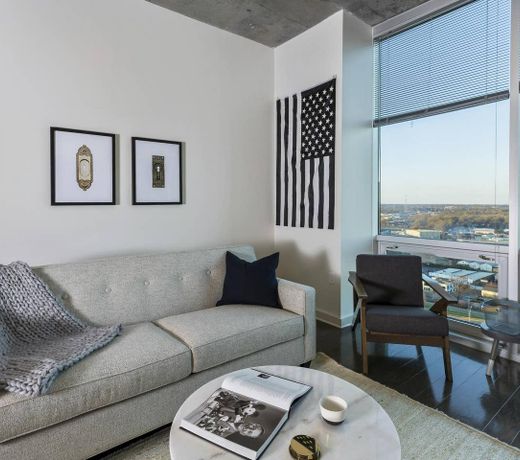 Pretty 1BR w/ Pool + Gym in Uptown Charlotte