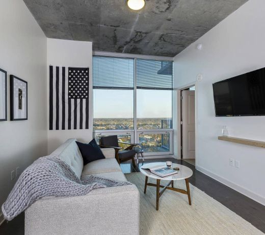 Pretty 1BR w/ Pool + Gym in Uptown Charlotte