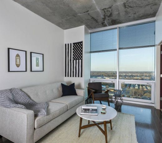 Pretty 1BR w/ Pool + Gym in Uptown Charlotte