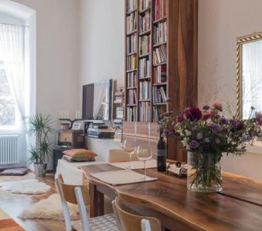 Spacious old town luxury apartment
