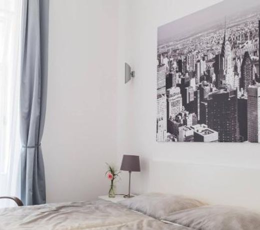 Spacious old town luxury apartment