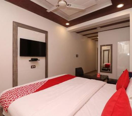 Capital O 13722 hotel walnut inn