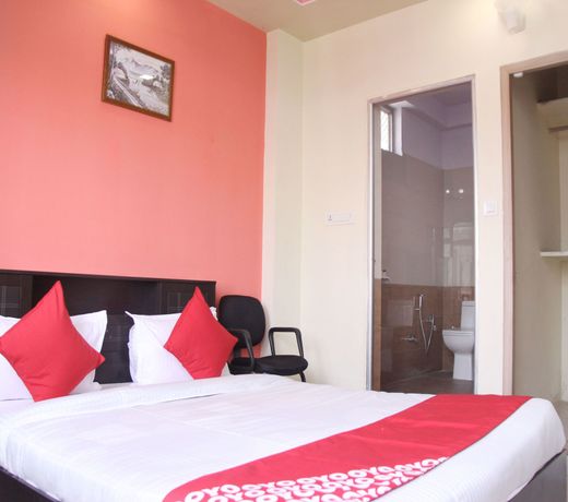 OYO 12956 Royal Hotel