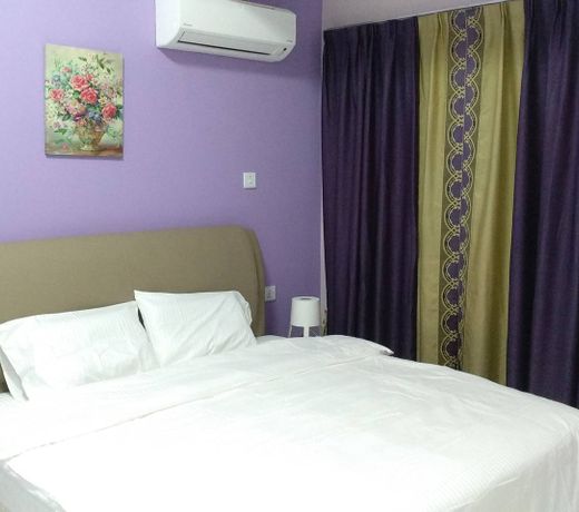 Shared Apartment at API-API  Center ( King bed R1)