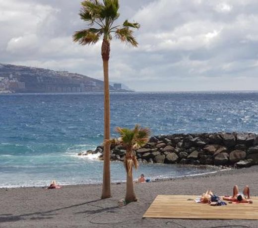 WELCOME TO DISCOVER THE MAGIC AMAZING TENERIFE !! PRIVATE BATH NICE BREAKAST WF :)