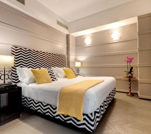 Singer Palace Hotel