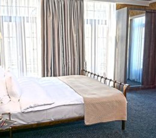 Redline Hotel