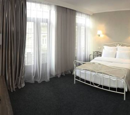 Redline Hotel