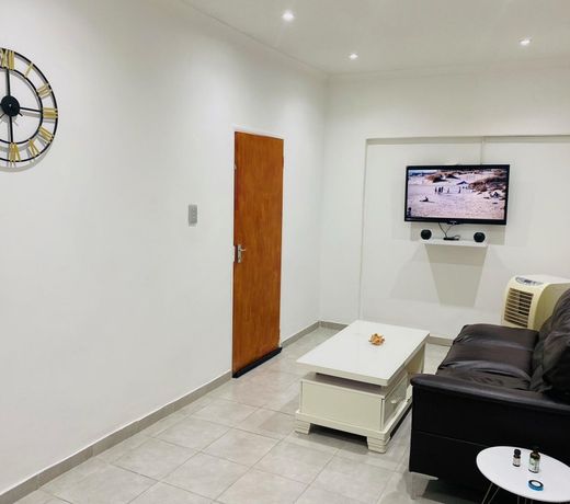 Airport Diamond Guest House