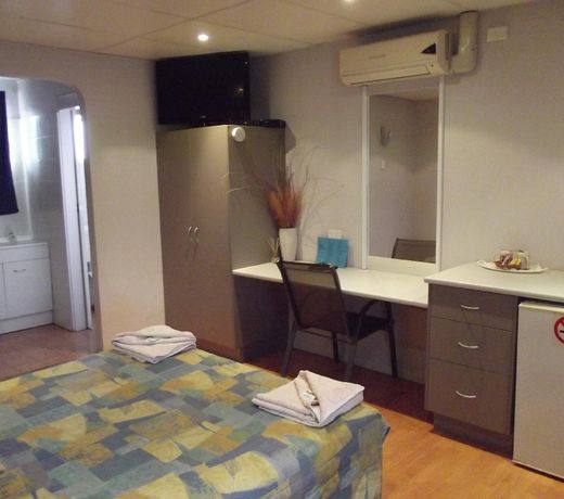 Leo Hotel Motel