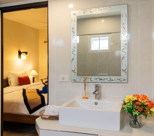Batic By Sharaya Hotel