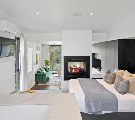 Hepburn Springs Escape