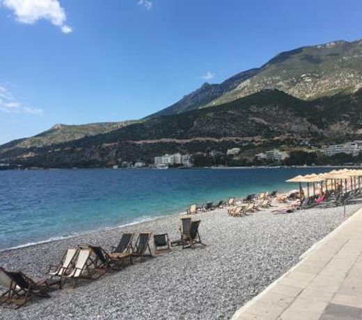 Funky Loutraki