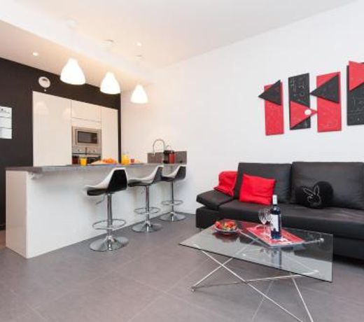 7e Art 2 piÃ¨ces 3 etoiles calme plein centre Cannes 5mn plages et Palais