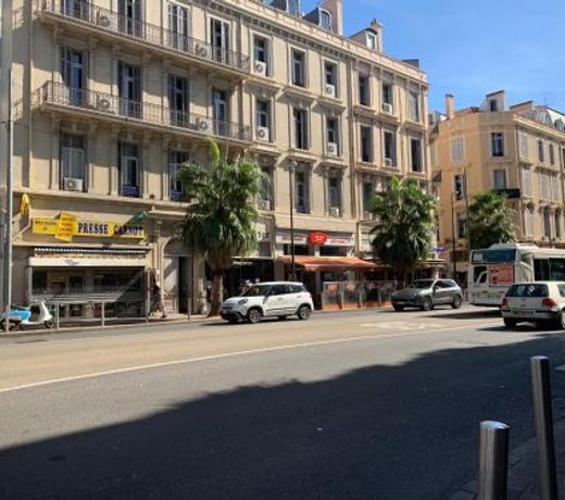 7e Art 2 piÃ¨ces 3 etoiles calme plein centre Cannes 5mn plages et Palais
