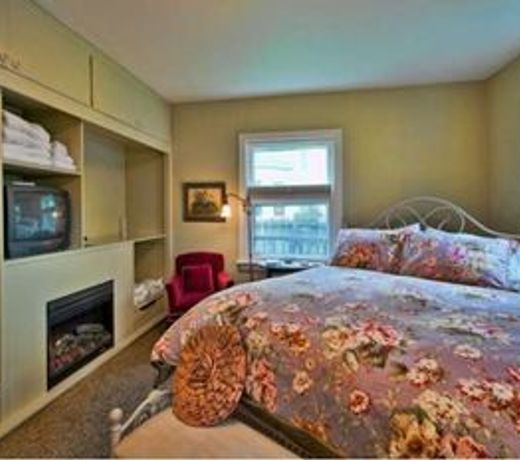 The Maxwell House Bed and Breakfast
