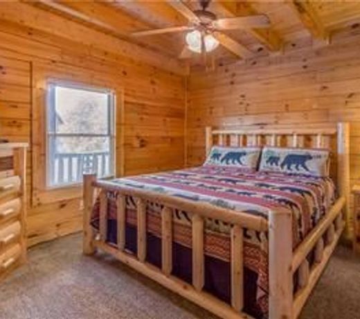 Big Bear Lodge II 7 Bedroom Home with Hot Tub