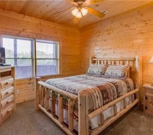 Big Bear Lodge II 7 Bedroom Home with Hot Tub