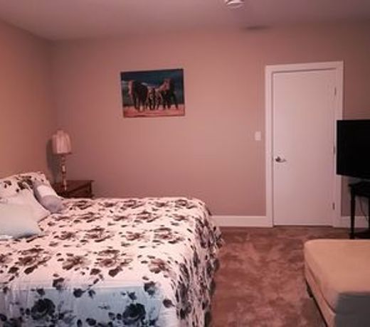 McConachie Luxury Inn